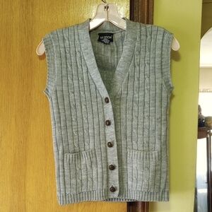 Vardon Small Gray Cardigan Sweater Vest, Cable Knit, Brown Buttons, Pockets
